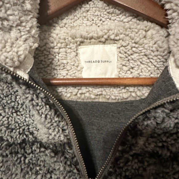 Sherpa type pullover - Picture 3 of 3